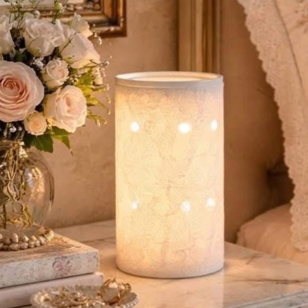 Scentsy 🌸 LACE & LIGHT Warmer NIB